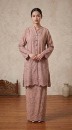 Shazea Kurung dalam Powder Pink Violet