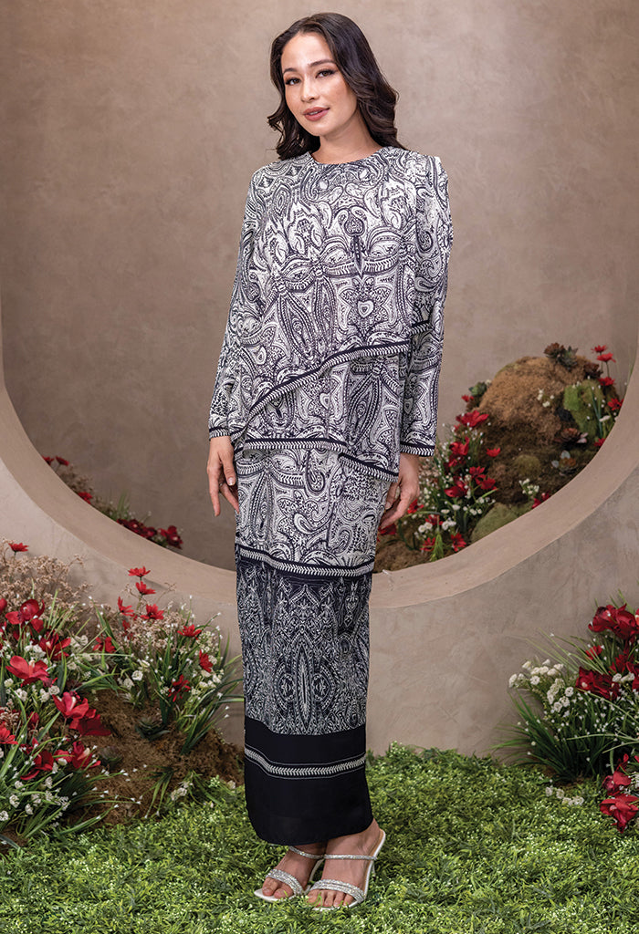 Royal Jasmine Batik Kurung