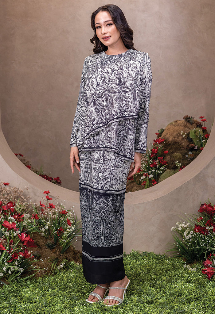 Royal Jasmine Batik Kurung