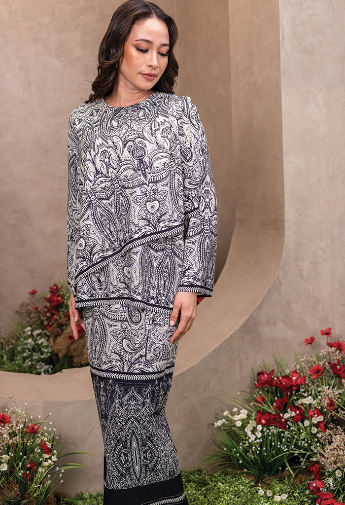 Royal Jasmine Batik Kurung